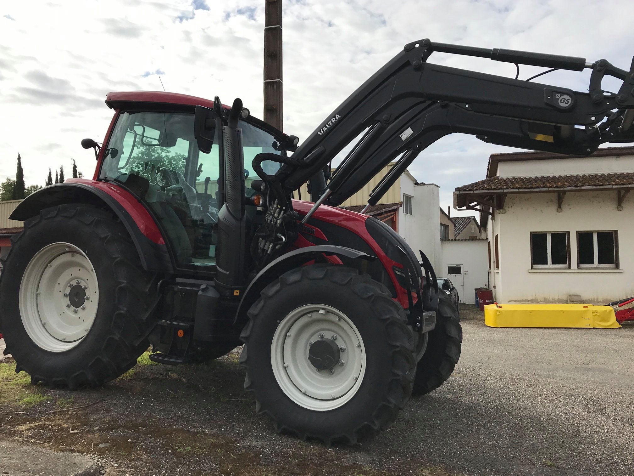 tracteur valtra n 114 gers