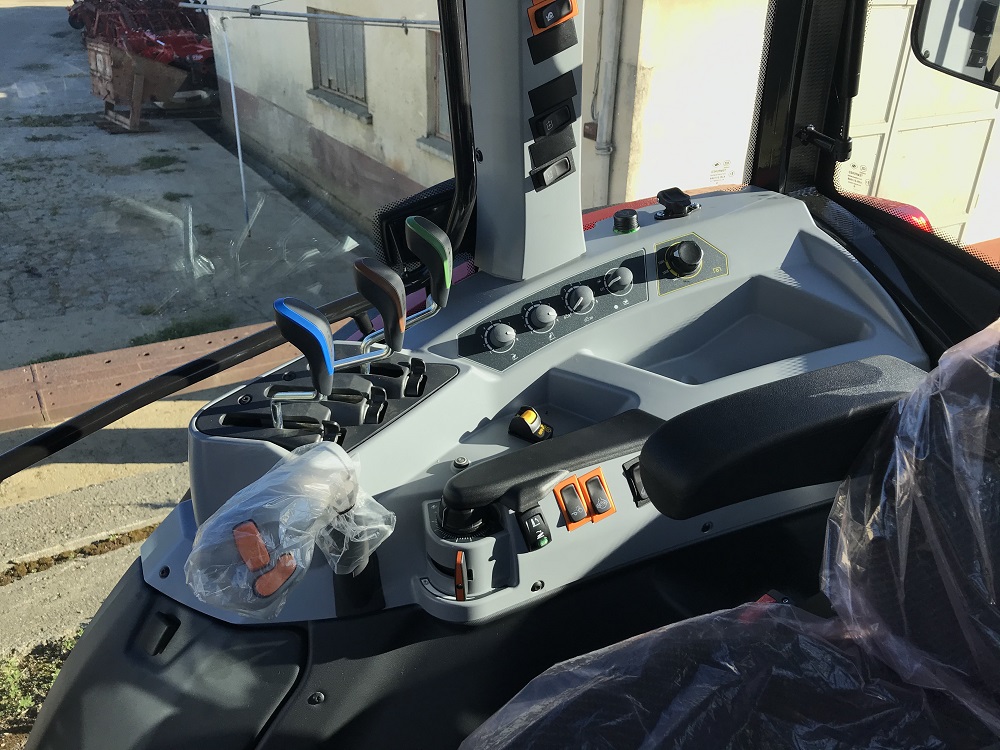 tracteur valtra A 104 hi tech auch 32