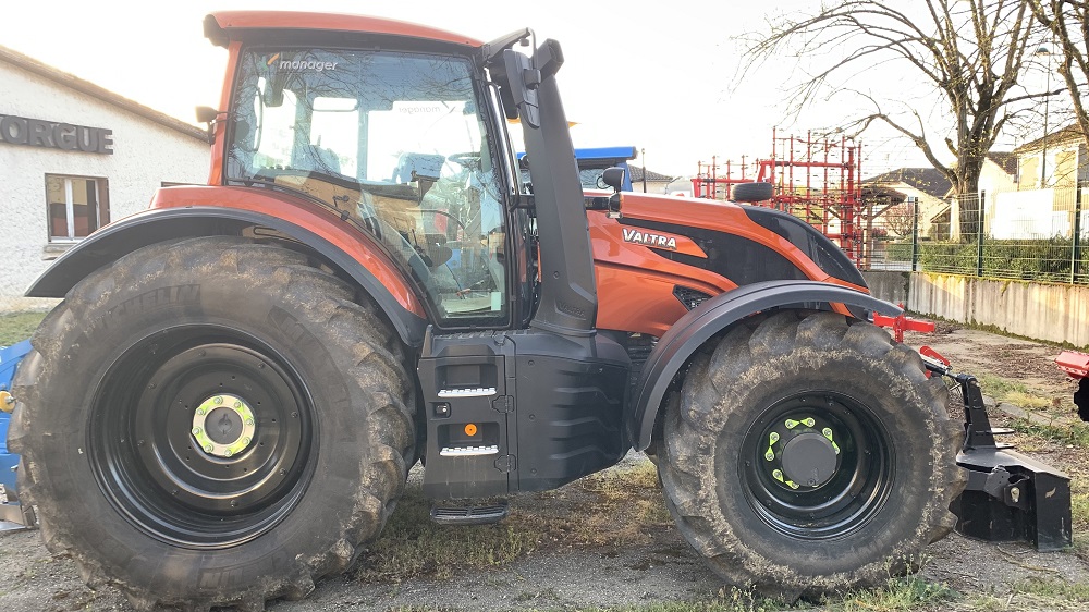tracteur valtra t174 neuf