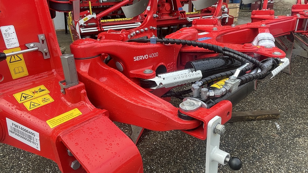 Charrue réversible SERVO 4000 Pöttinger