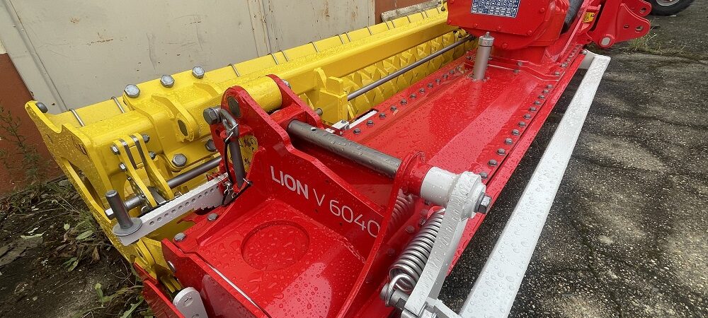 Herse rotative repliable  PÖTTINGER Lion V 6040