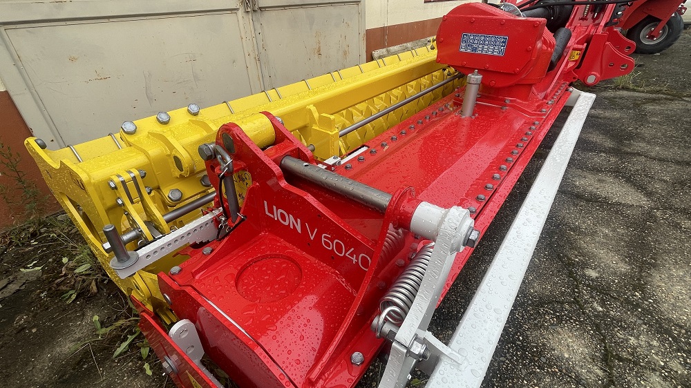 Herse rotative repliable PÖTTINGER Lion V 6040