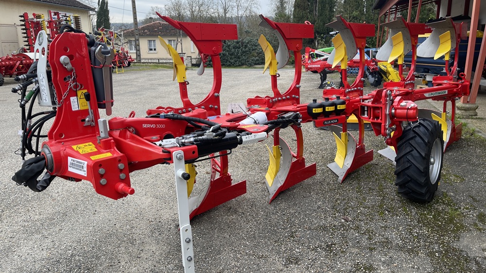 Charrue réversible Pöttinger SERVO 3000