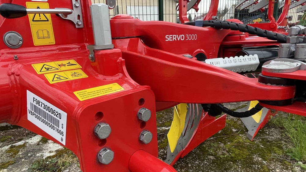 Charrue servo pottinger 3000 neuve